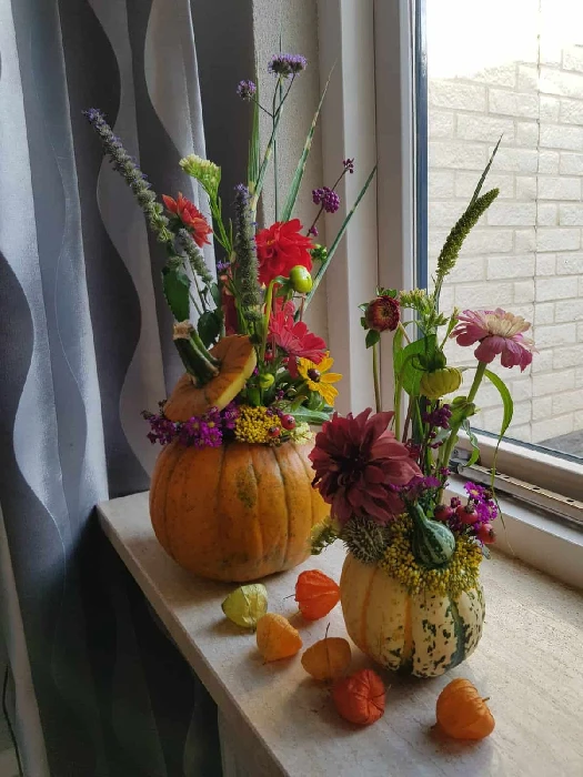 Bloemstuk in pompoen